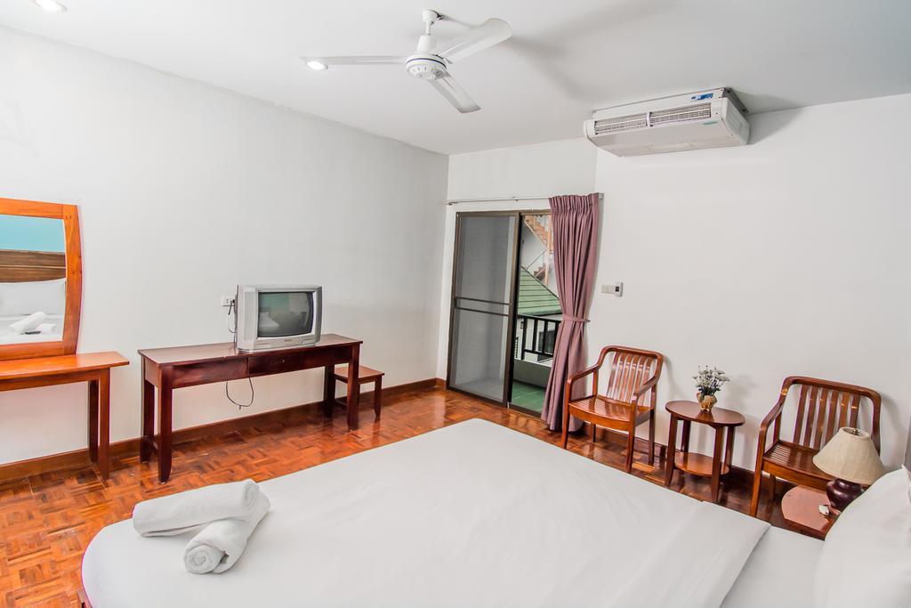 Sutus Court 4 Hotel Патая Екстериор снимка