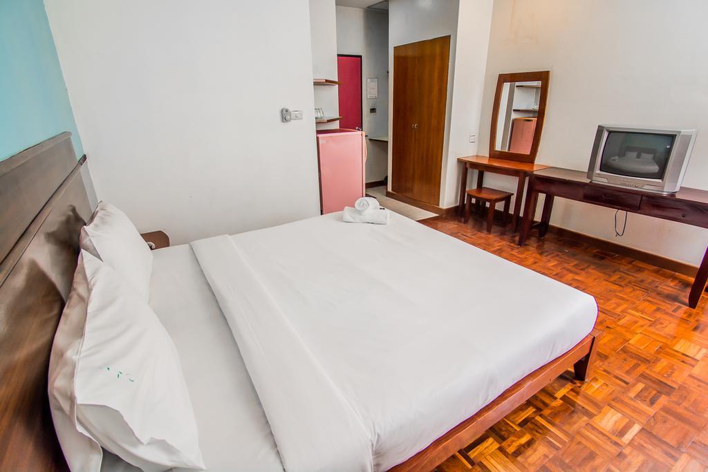 Sutus Court 4 Hotel Патая Екстериор снимка