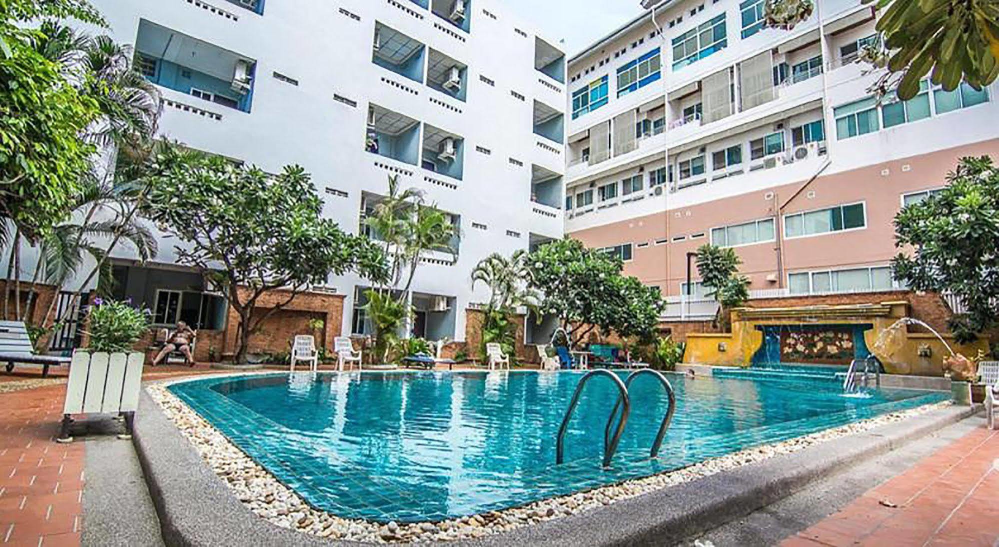 Sutus Court 4 Hotel Патая Екстериор снимка