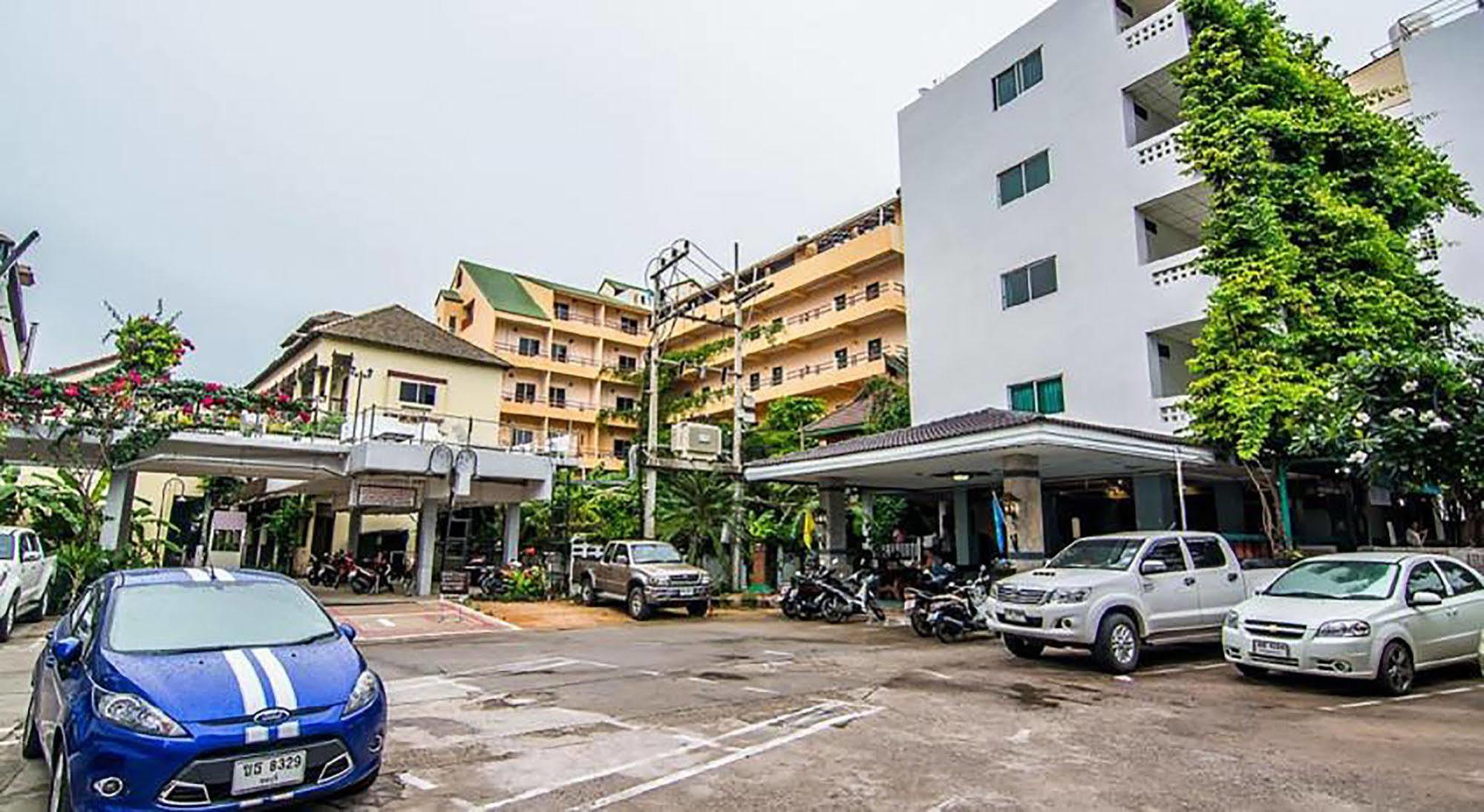 Sutus Court 4 Hotel Патая Екстериор снимка
