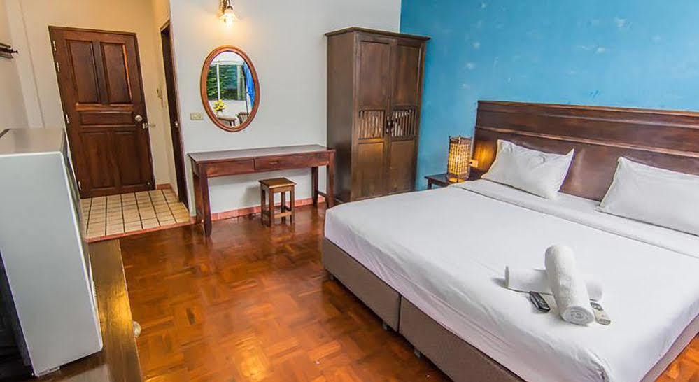 Sutus Court 4 Hotel Патая Екстериор снимка